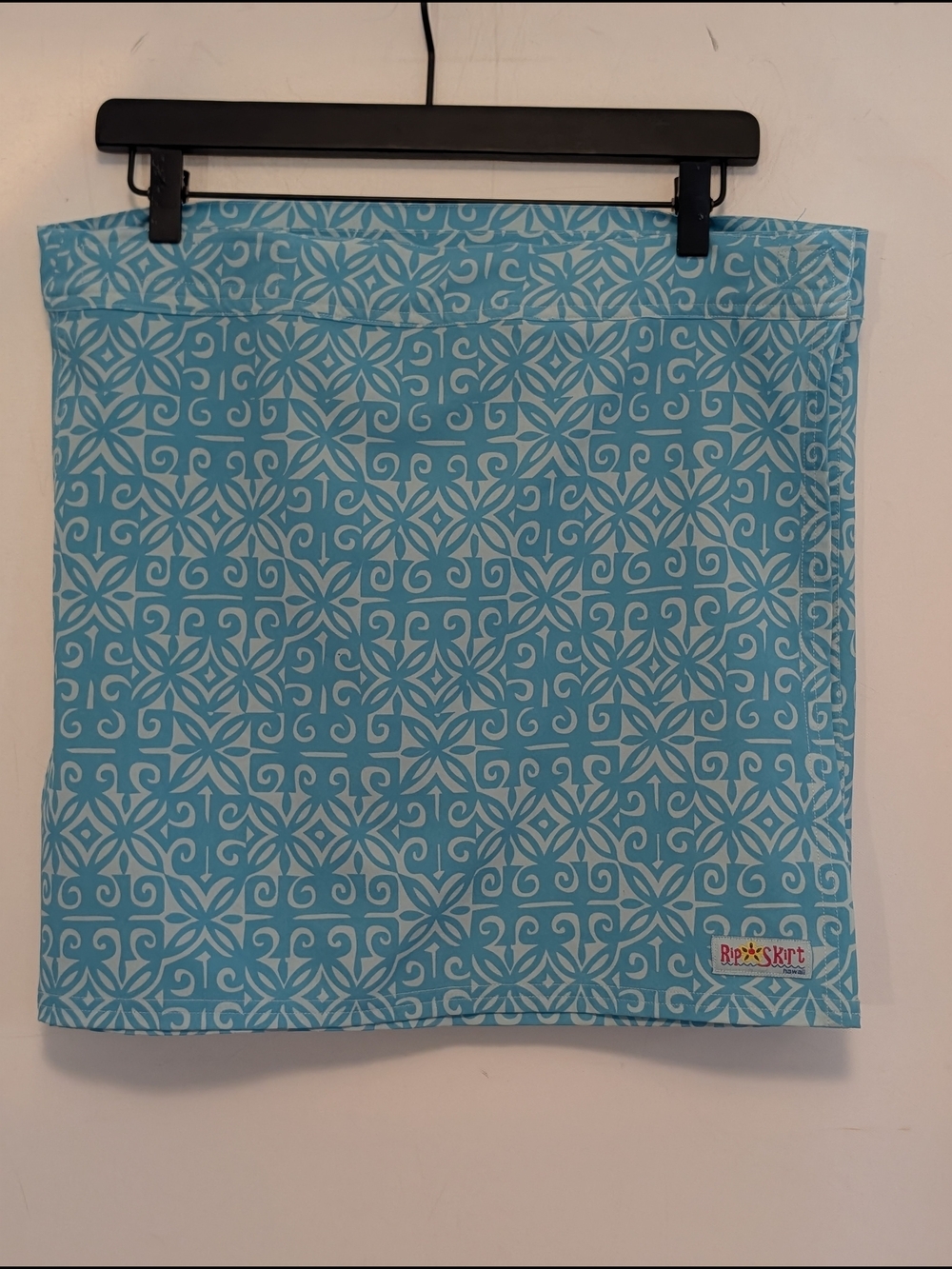 RipSkirt Hawaii MedcAqua White Geometric Beach Full Wrap Swim Pool Cover Skirt
